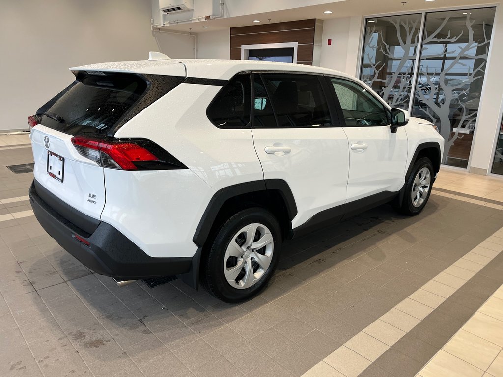 2024 Toyota RAV4 LE in Amos, Quebec - 2 - w1024h768px