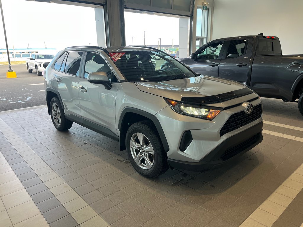 Toyota RAV4 Hybrid LE 2025 à Amos, Québec - 9 - w1024h768px