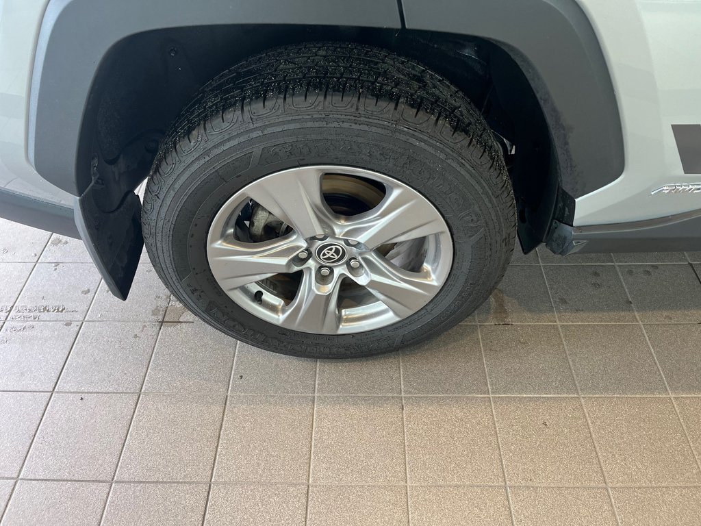 Toyota RAV4 Hybrid LE 2025 à Amos, Québec - 8 - w1024h768px