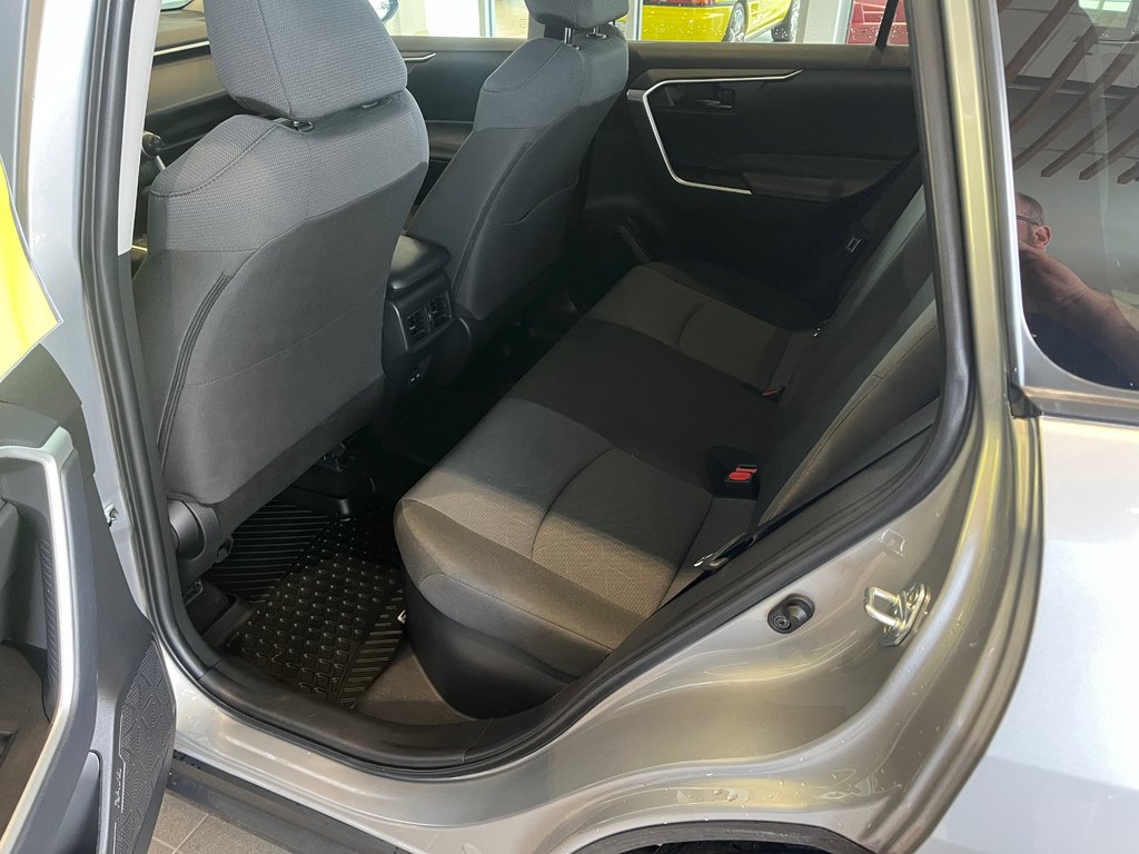 Toyota RAV4 Hybrid LE 2025 à Amos, Québec - 10 - w1024h768px