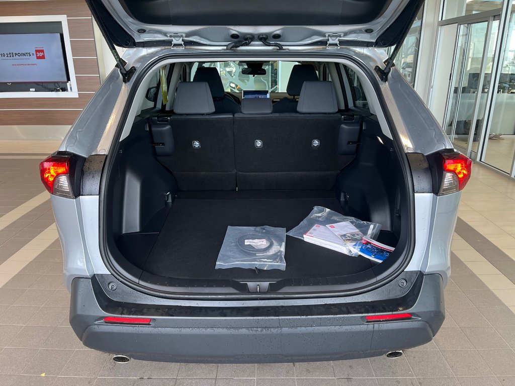 Toyota RAV4 Hybrid LE 2025 à Amos, Québec - 6 - w1024h768px