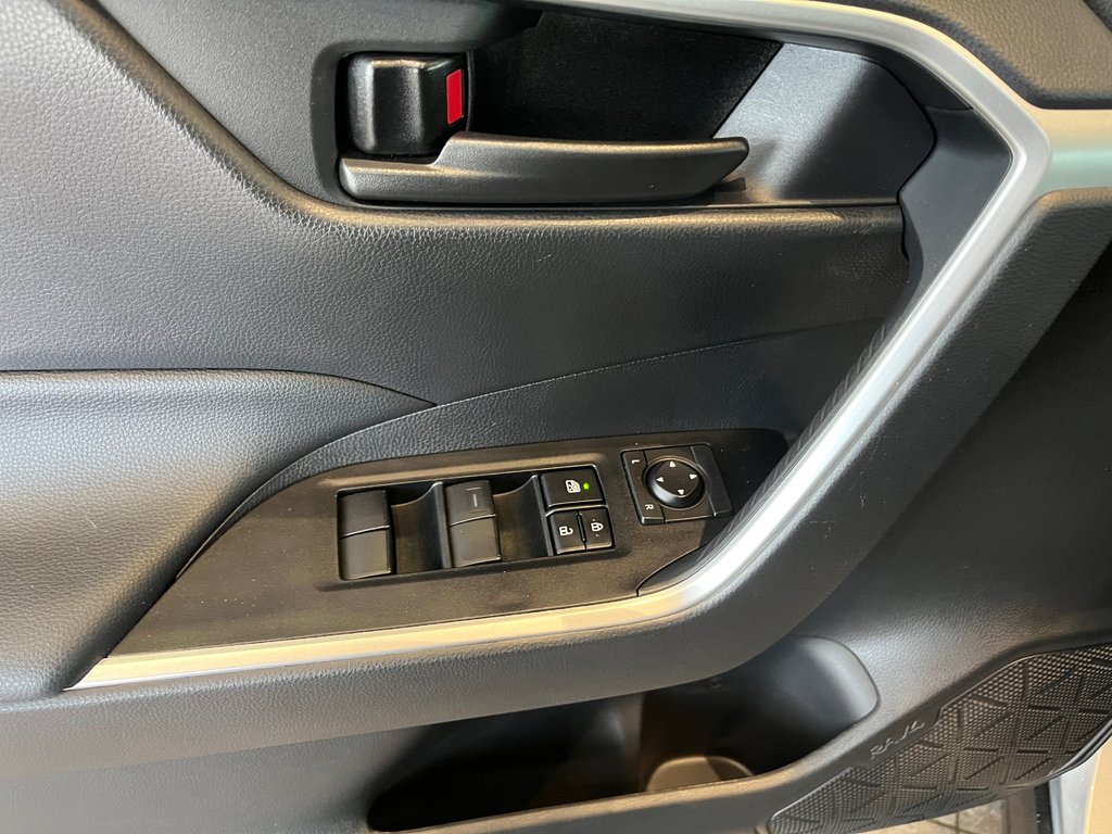 Toyota RAV4 Hybrid LE 2025 à Amos, Québec - 12 - w1024h768px