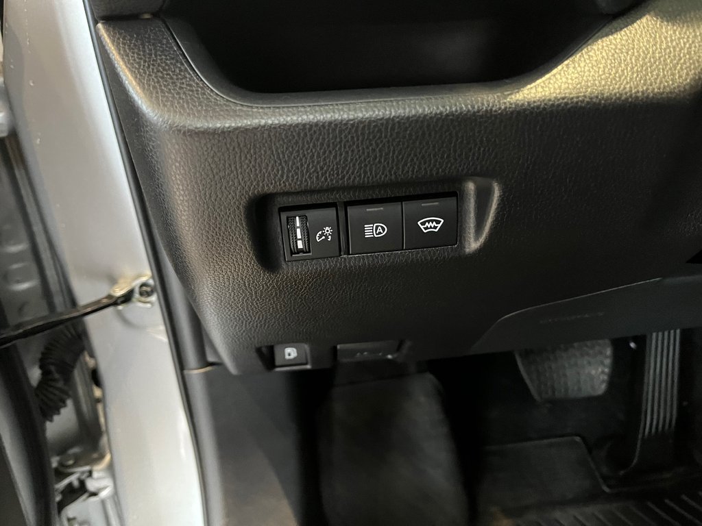 Toyota RAV4 Hybrid LE 2025 à Amos, Québec - 13 - w1024h768px