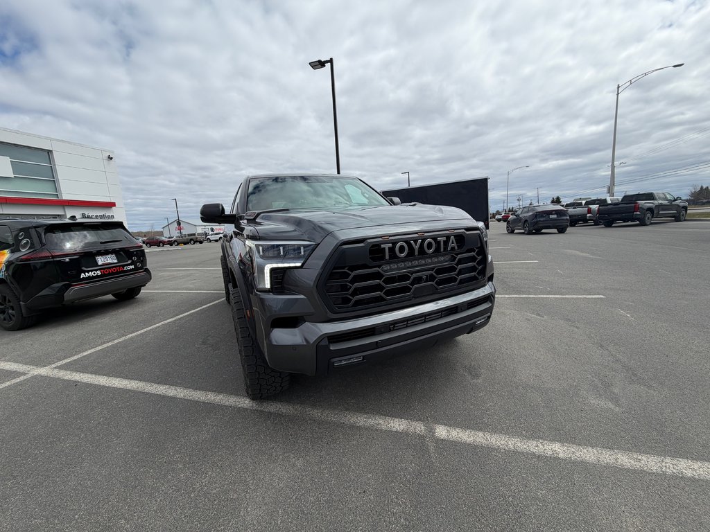 Toyota Sequoia Hybrid TRD PRO 2026 à Amos, Québec - 4 - w1024h768px