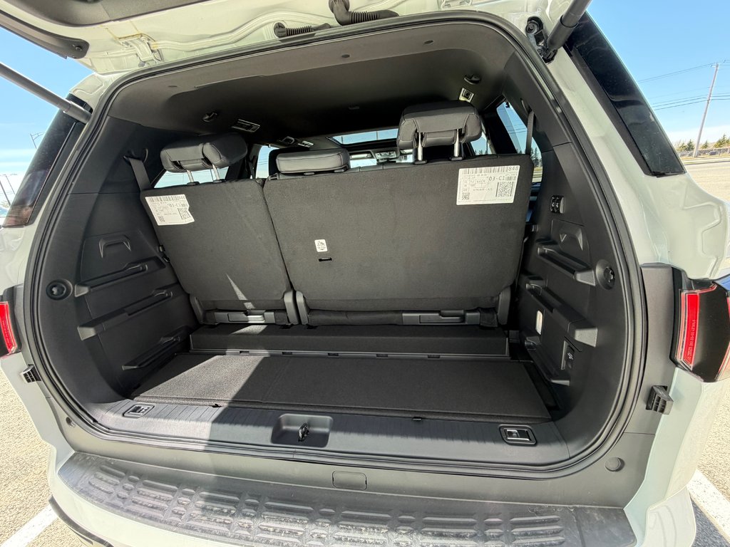 2026 Toyota Sequoia Hybrid PLATINUM in Amos, Quebec - 9 - w1024h768px