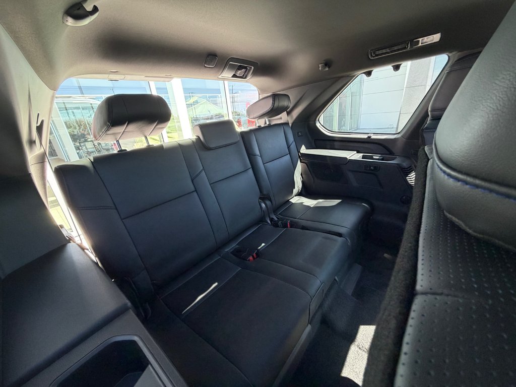2026 Toyota Sequoia Hybrid PLATINUM in Amos, Quebec - 8 - w1024h768px