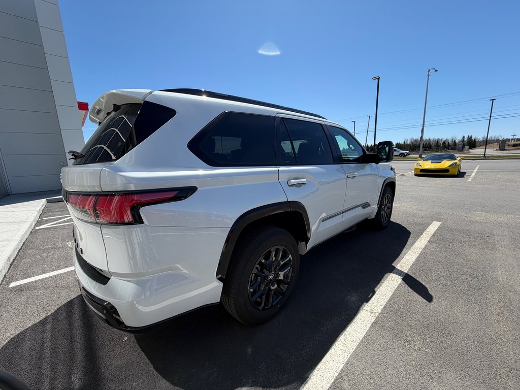 2026 Toyota Sequoia Hybrid PLATINUM in Amos, Quebec - 3 - w1024h768px