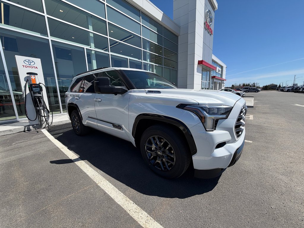 2026 Toyota Sequoia Hybrid PLATINUM in Amos, Quebec - 4 - w1024h768px