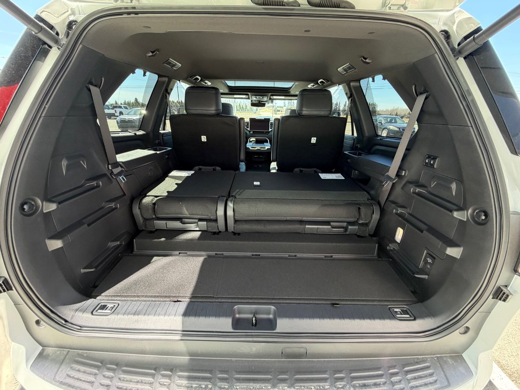 2026 Toyota Sequoia Hybrid PLATINUM in Amos, Quebec - 7 - w1024h768px