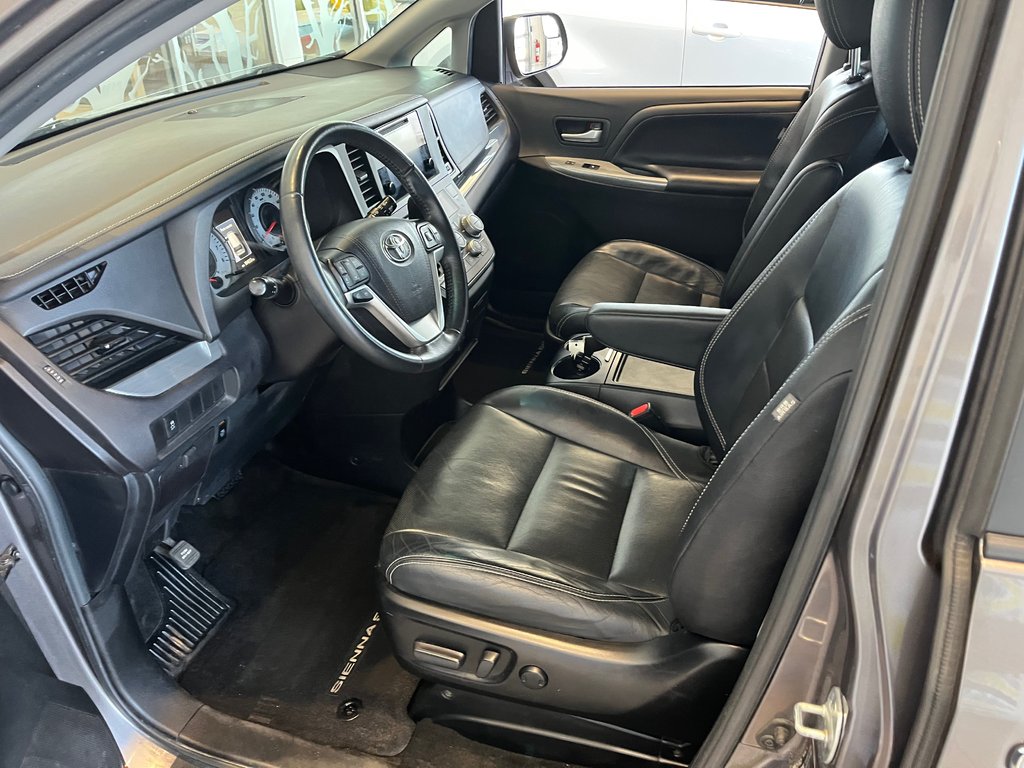 Toyota Sienna SE 2017 à Amos, Québec - 11 - w1024h768px