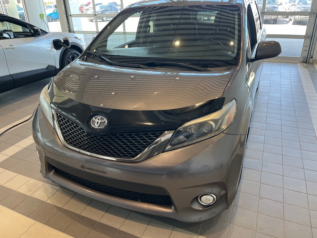 Toyota Sienna SE 2017 à Amos, Québec - 2 - w1024h768px