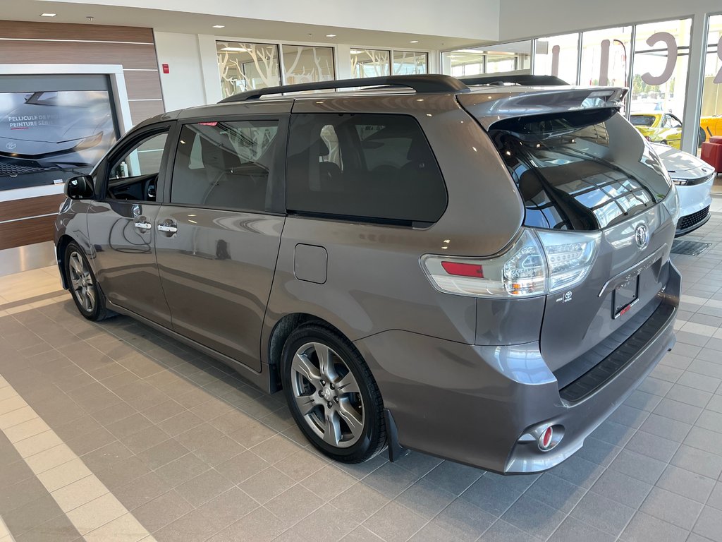 Toyota Sienna SE 2017 à Amos, Québec - 4 - w1024h768px