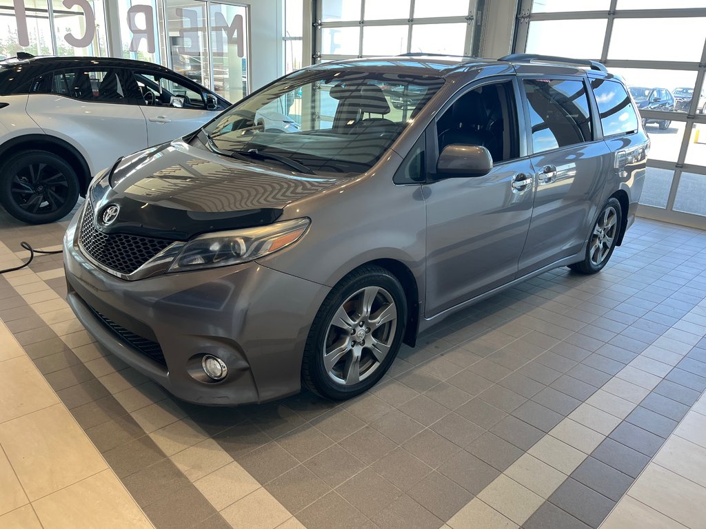Toyota Sienna SE 2017 à Amos, Québec - 3 - w1024h768px
