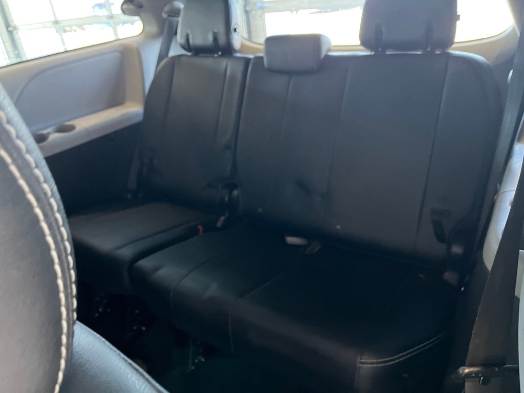 Toyota Sienna SE 2017 à Amos, Québec - 9 - w1024h768px