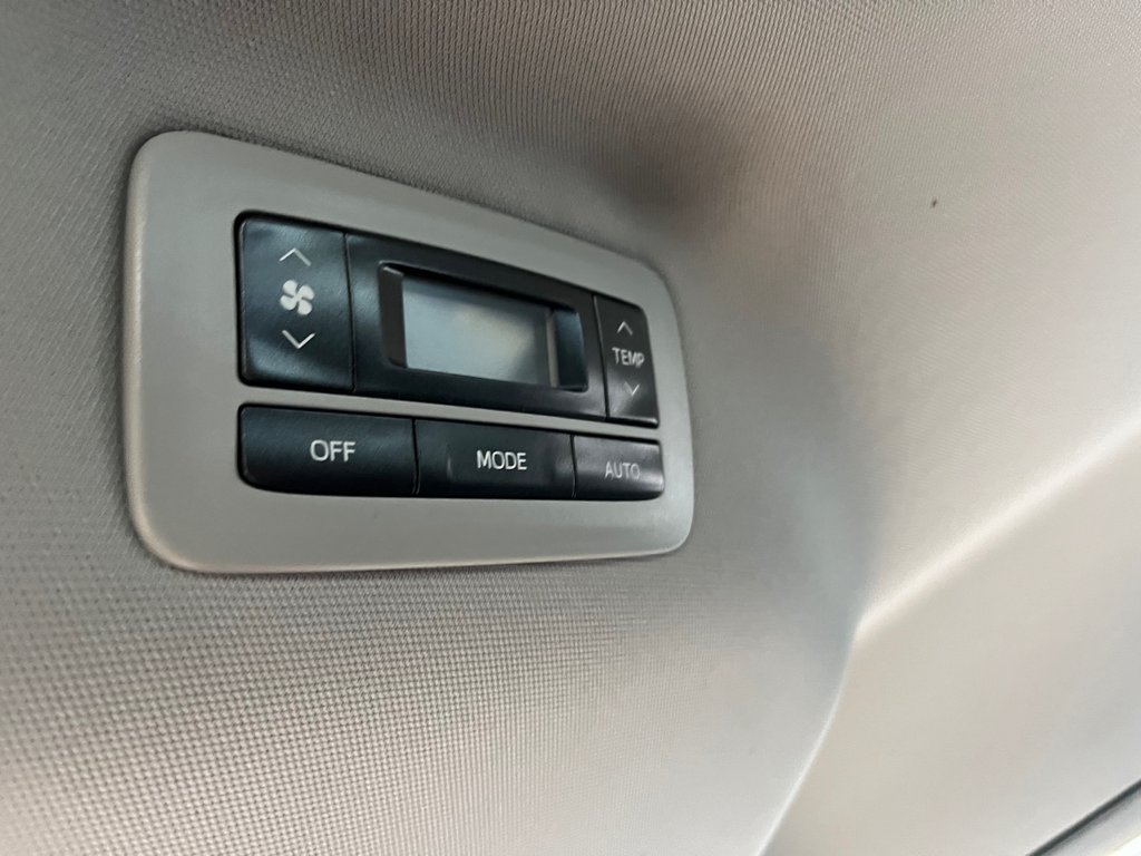 Toyota Sienna SE 2017 à Amos, Québec - 10 - w1024h768px