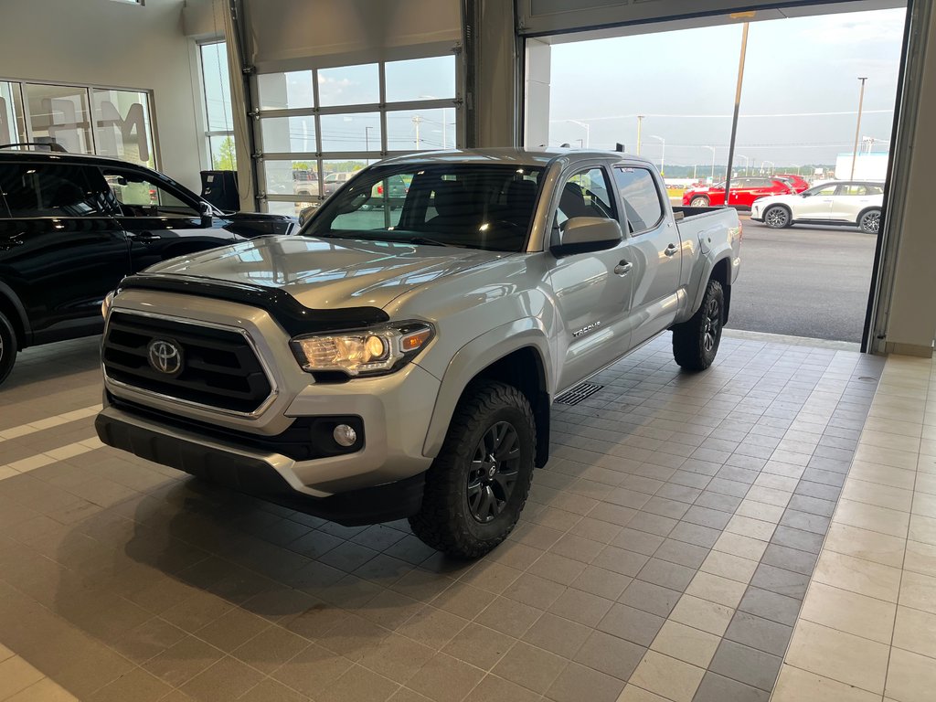Toyota Tacoma SR5 2023 à Amos, Québec - 3 - w1024h768px