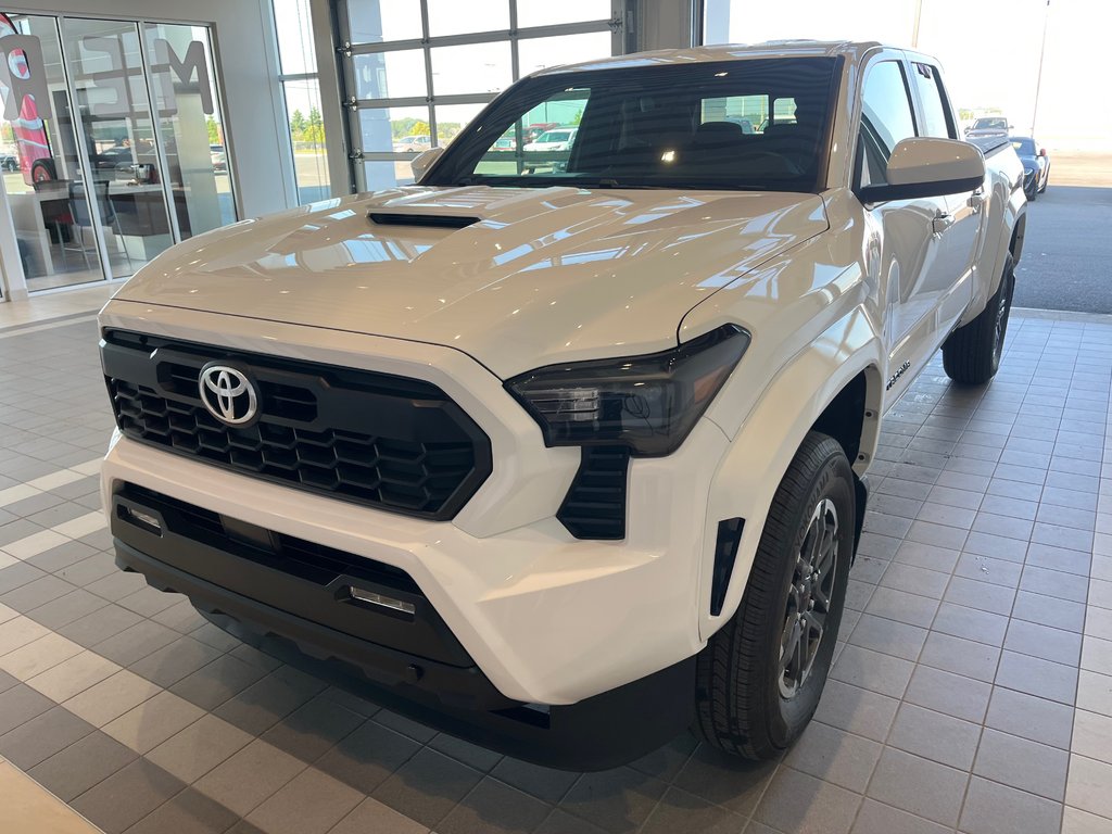 2024 Toyota Tacoma SR5 in Amos, Quebec - 3 - w1024h768px