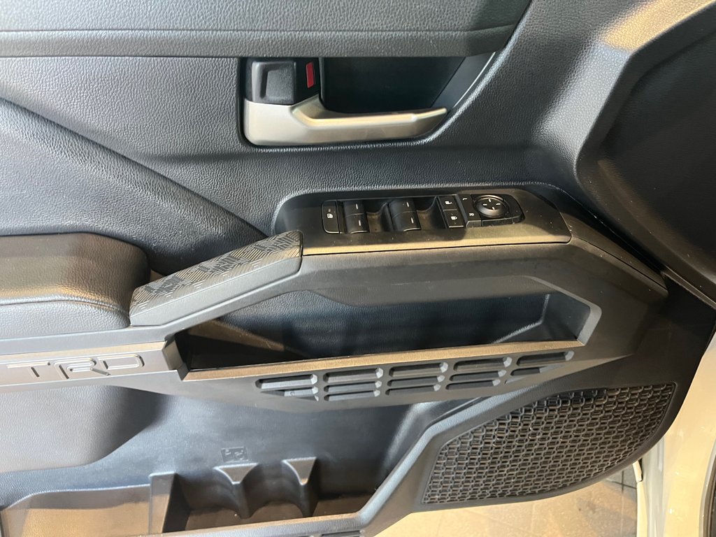 2024 Toyota Tacoma SR5 in Amos, Quebec - 11 - w1024h768px