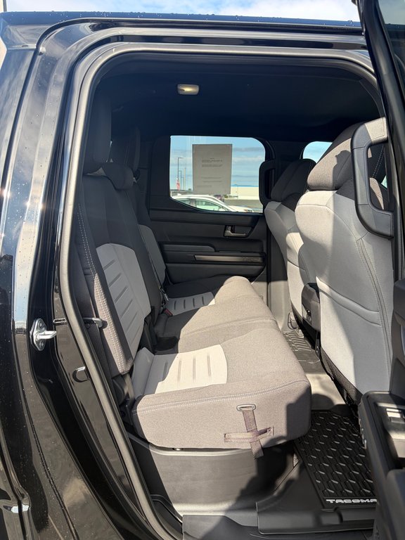 2026 Toyota Tacoma TRD Off Road in Amos, Quebec - 17 - w1024h768px