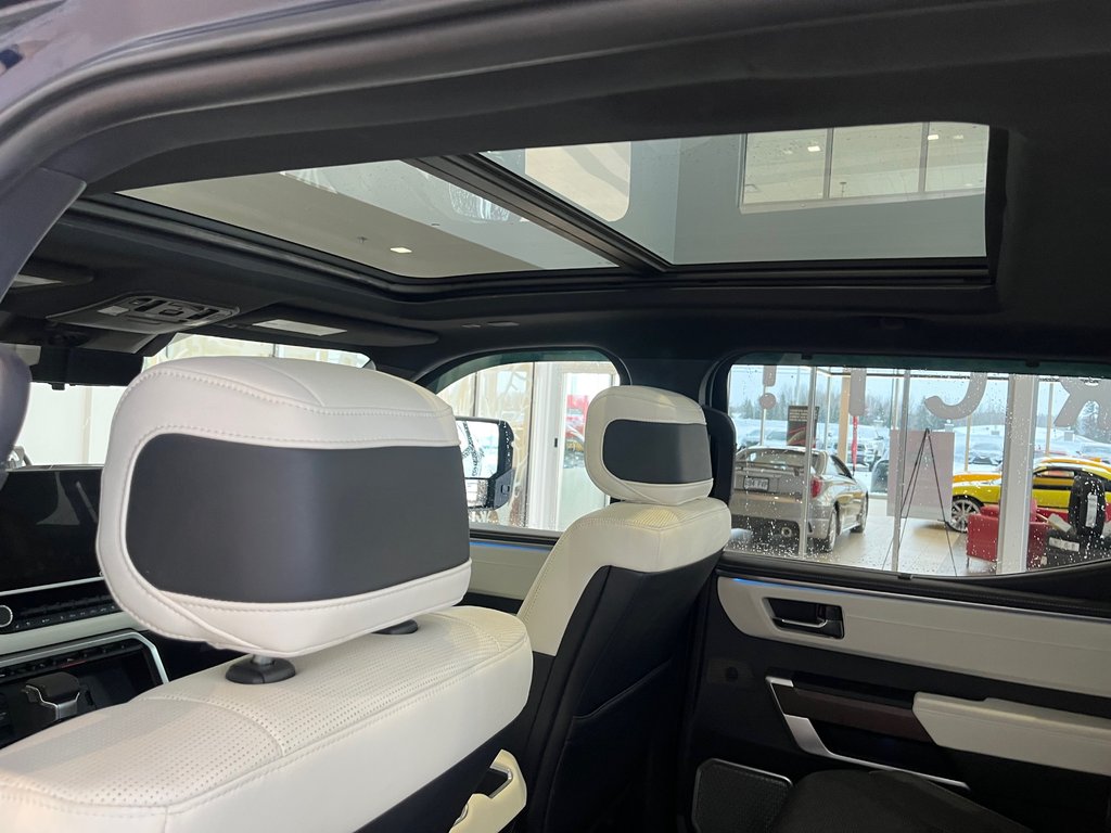 Toyota Tundra Capstone Hybrid 2023 à Amos, Québec - 8 - w1024h768px