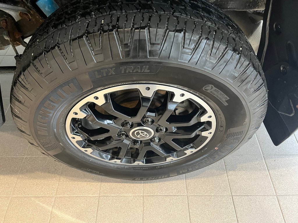 2023 Toyota Tundra Limited TRD OFF ROAD in Amos, Quebec - 6 - w1024h768px