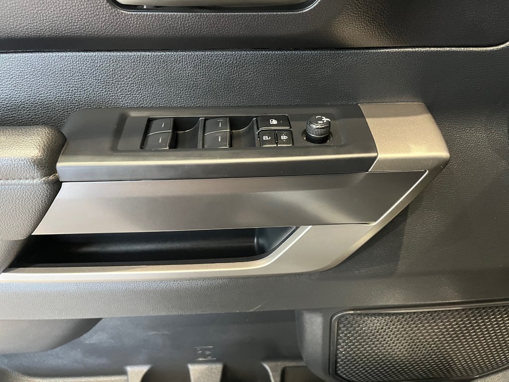 Toyota Tundra SR5 2024 à Amos, Québec - 9 - w1024h768px