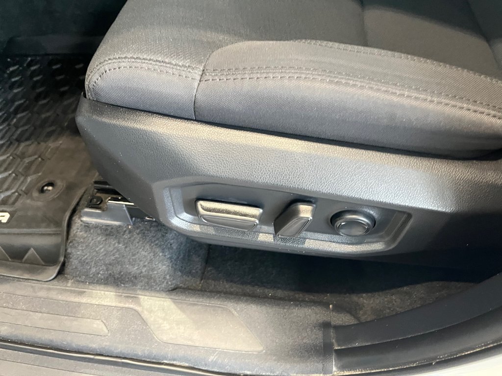 2024 Toyota Tundra SR5 in Amos, Quebec - 8 - w1024h768px
