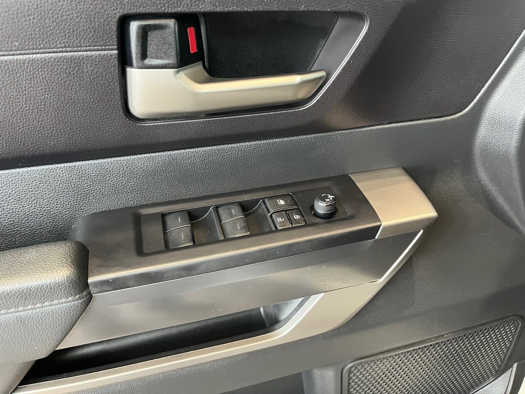 2024 Toyota Tundra SR5 in Amos, Quebec - 9 - w1024h768px