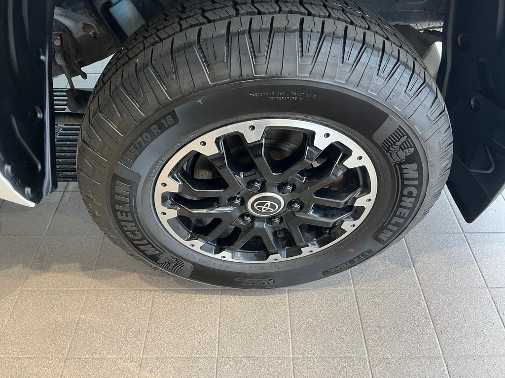 2024 Toyota Tundra TRD OFF ROAD in Amos, Quebec - 8 - w1024h768px