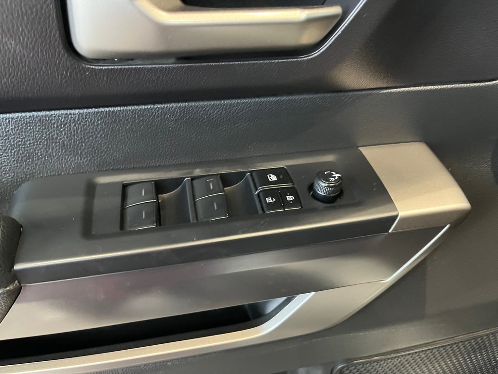 2024 Toyota Tundra TRD OFF ROAD in Amos, Quebec - 12 - w1024h768px