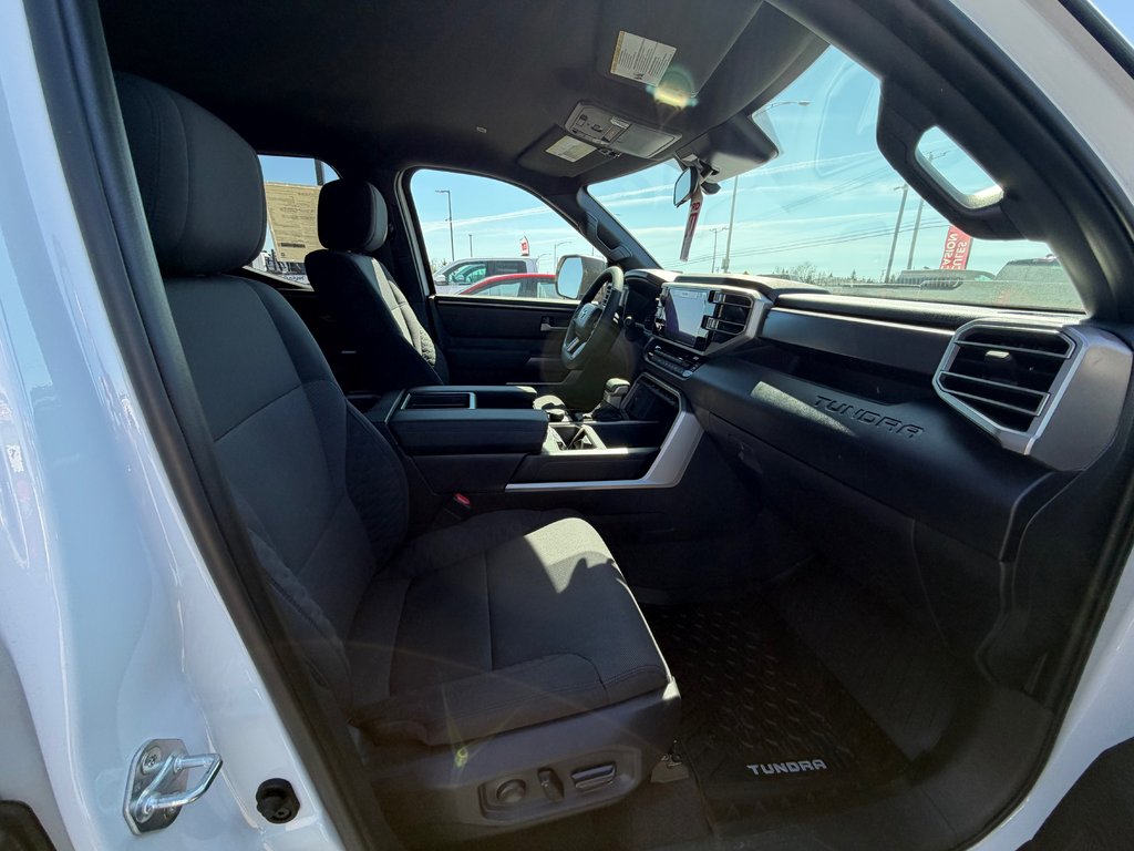 2026 Toyota Tundra SR5 in Amos, Quebec - 5 - w1024h768px