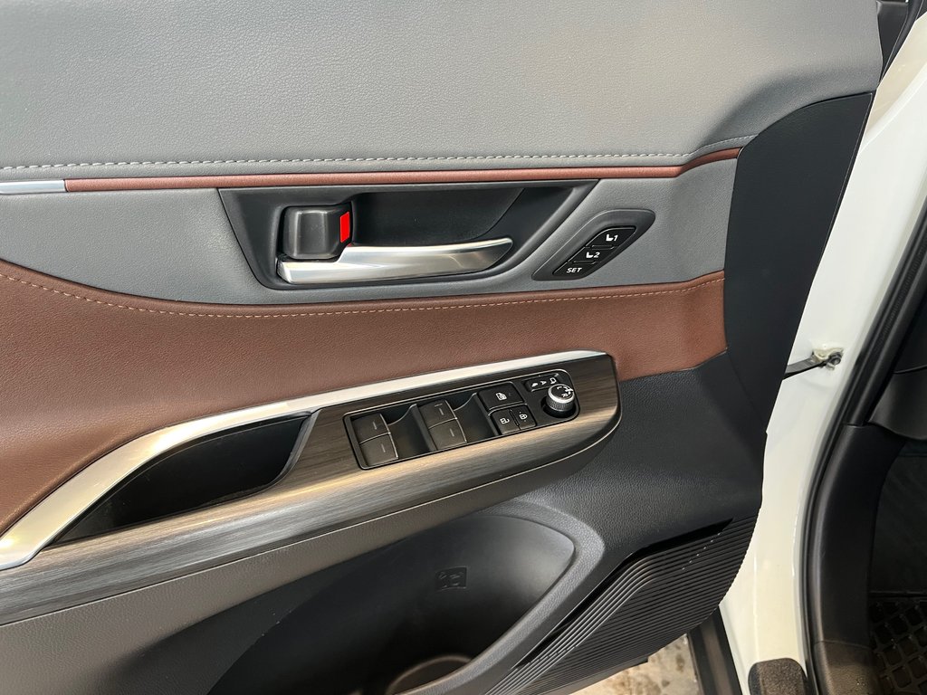 Toyota Venza limited 2021 à Amos, Québec - 12 - w1024h768px