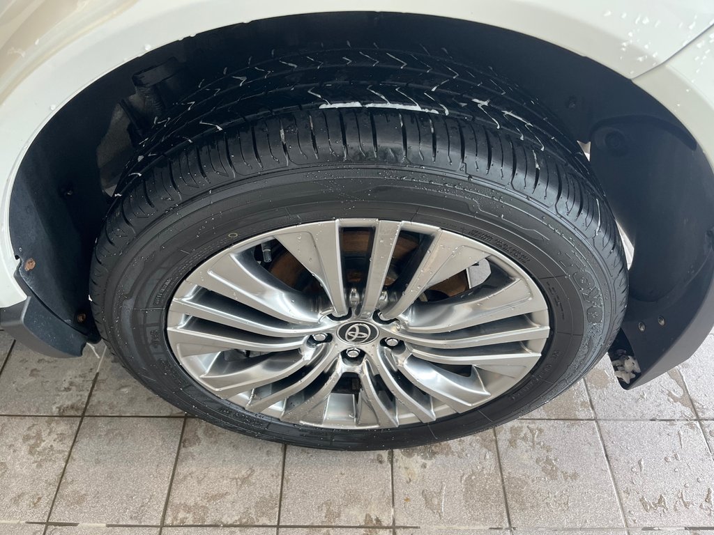 Toyota Venza limited 2021 à Amos, Québec - 22 - w1024h768px