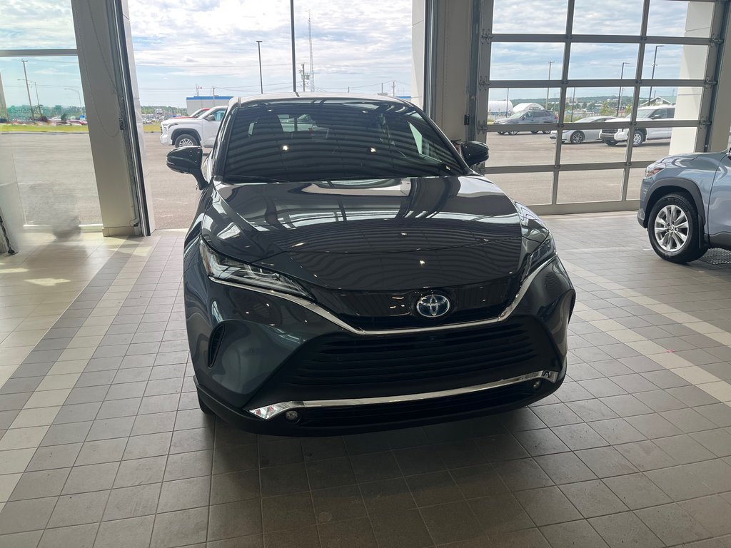 Toyota Venza HYBRIDE LIMITED 2023 à Amos, Québec - 2 - w1024h768px