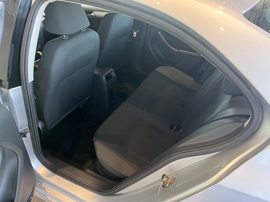 Volkswagen Jetta Sedan  2015 à Amos, Québec - 6 - w1024h768px