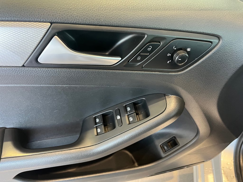 Volkswagen Jetta Sedan  2015 à Amos, Québec - 8 - w1024h768px
