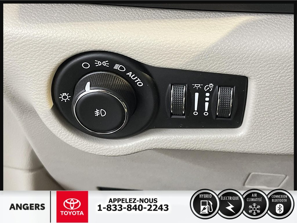 2019  Pacifica Hybrid Touring Plus in Saint-Hyacinthe, Quebec - 17 - w1024h768px