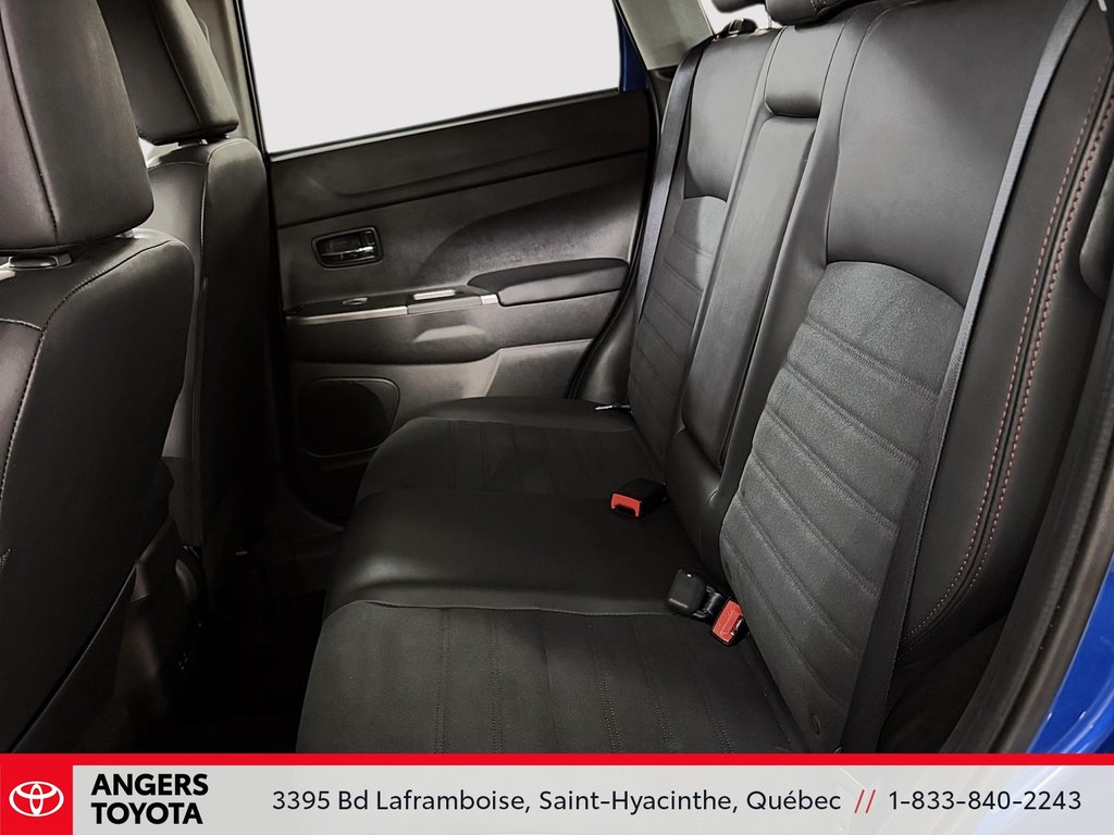 Mitsubishi RVR SEL 4WD 2023-7