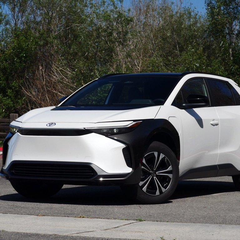 2023 Toyota bZ4X XLE AWD-0