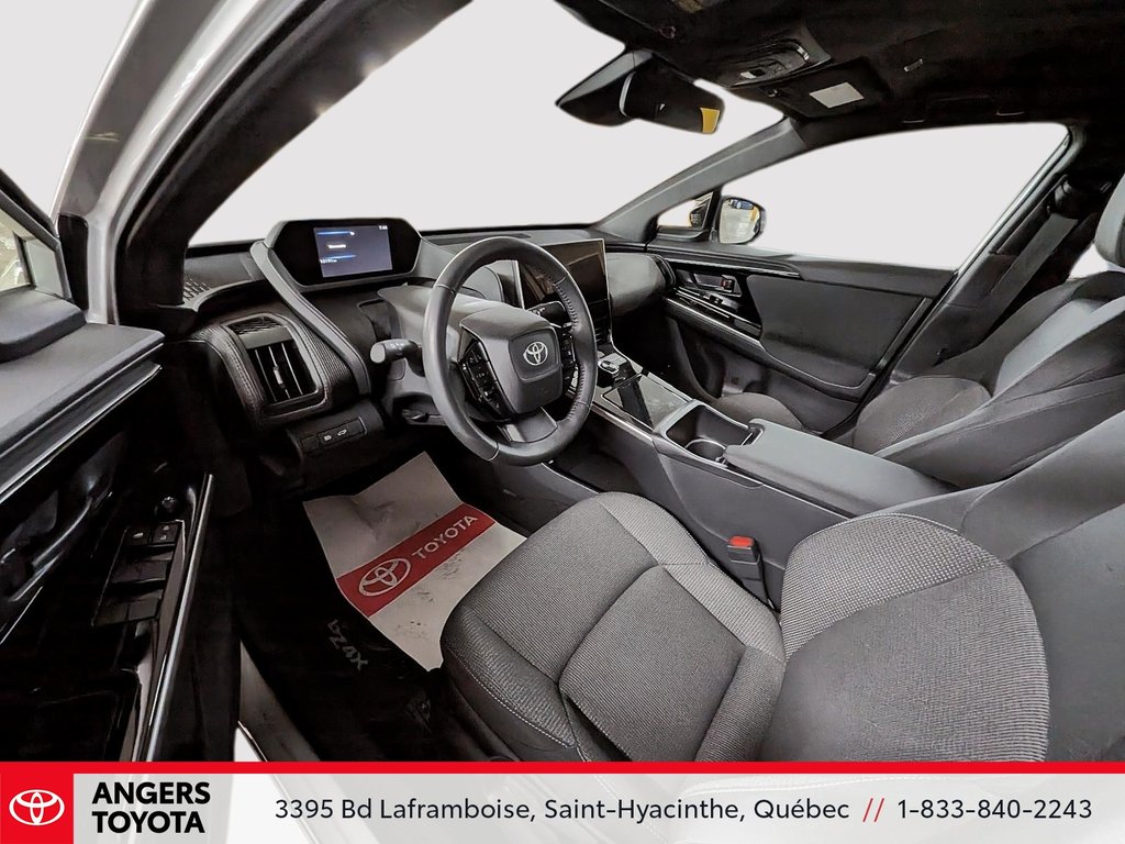 2025 Toyota bZ4X LE-7