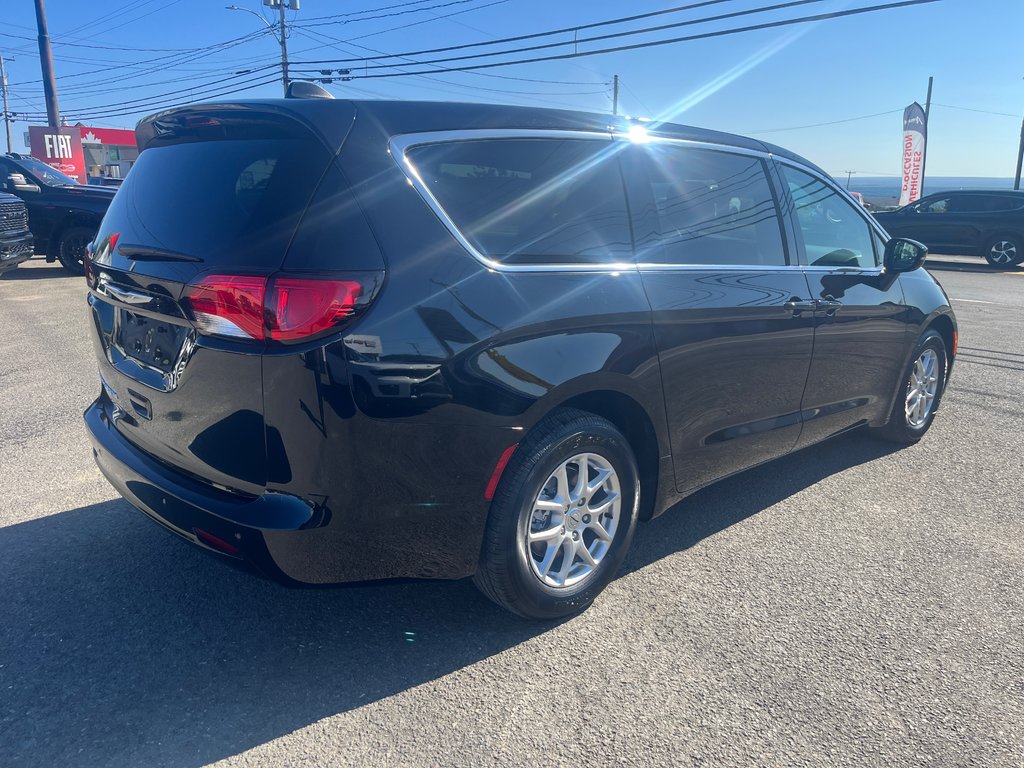 2024  Grand Caravan SXT in Carleton, Quebec - 5 - w1024h768px