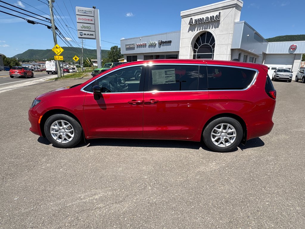 2025 Chrysler Grand Caravan SXT in Carleton, Quebec - 3 - w1024h768px