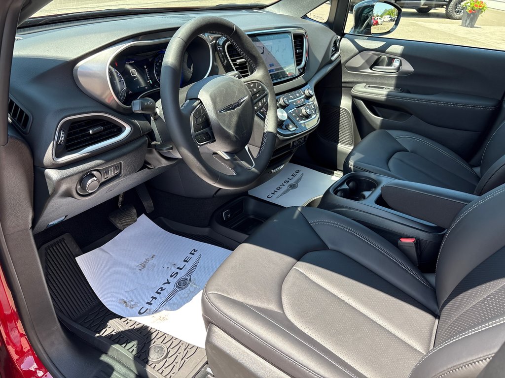 2025 Chrysler Grand Caravan SXT in Carleton, Quebec - 10 - w1024h768px