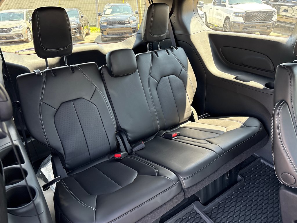 2025 Chrysler Grand Caravan SXT in Carleton, Quebec - 8 - w1024h768px