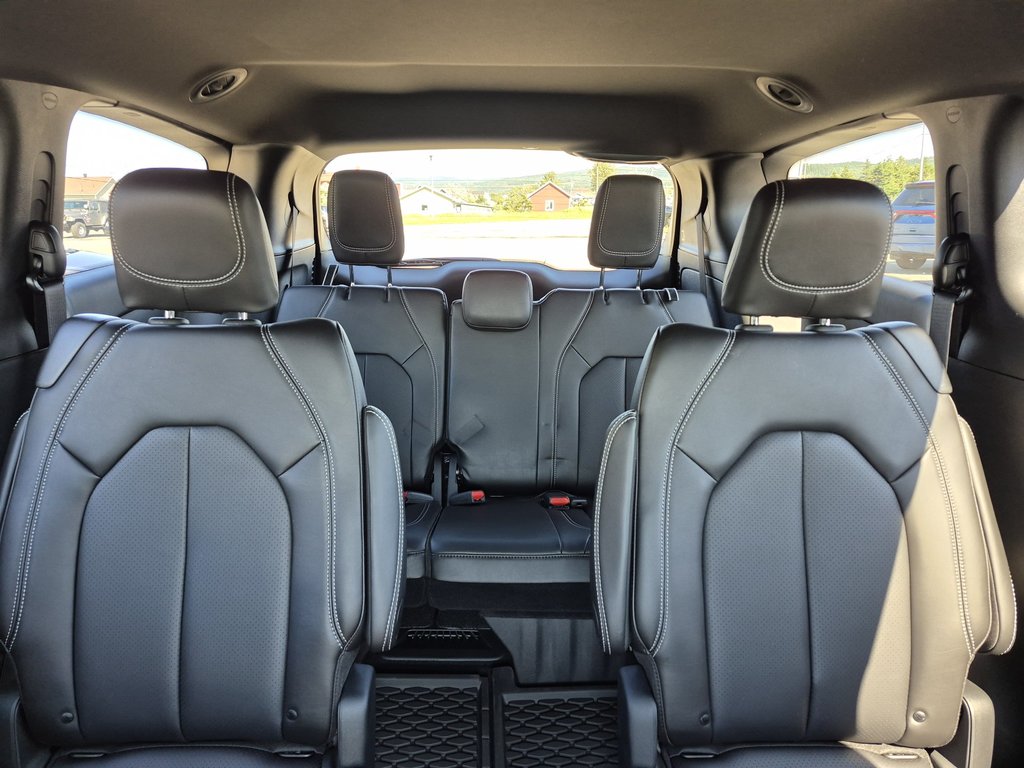 2025 Chrysler Grand Caravan SXT in Carleton, Quebec - 20 - w1024h768px
