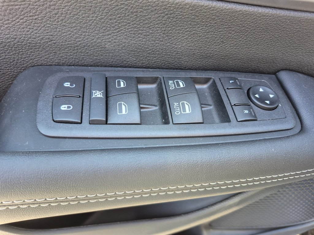 2025 Chrysler Grand Caravan SXT in Carleton, Quebec - 12 - w1024h768px