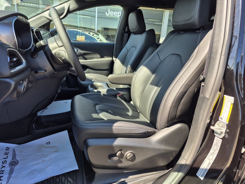 2025 Chrysler Grand Caravan SXT in Carleton, Quebec - 11 - w1024h768px