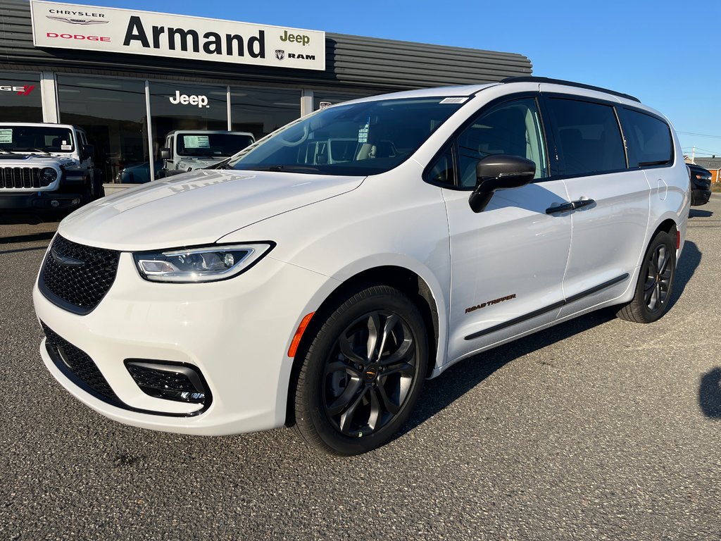 Pacifica TOURING L 2024 à Carleton, Québec - 1 - w1024h768px