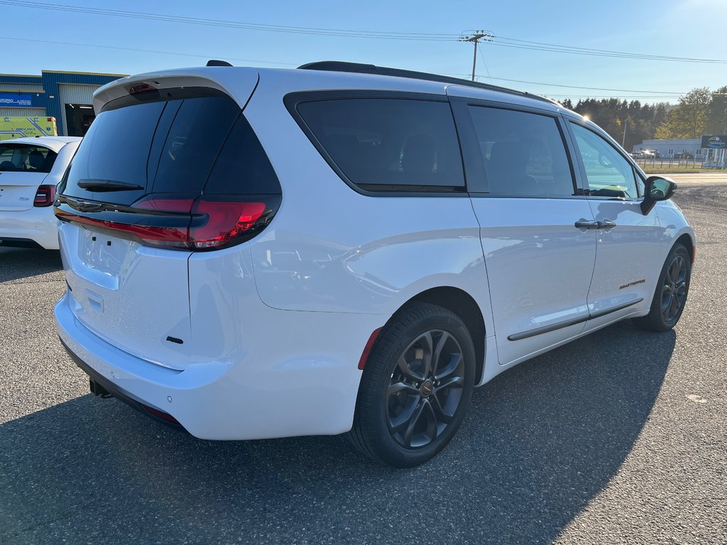 Pacifica TOURING L 2024 à Carleton, Québec - 4 - w1024h768px