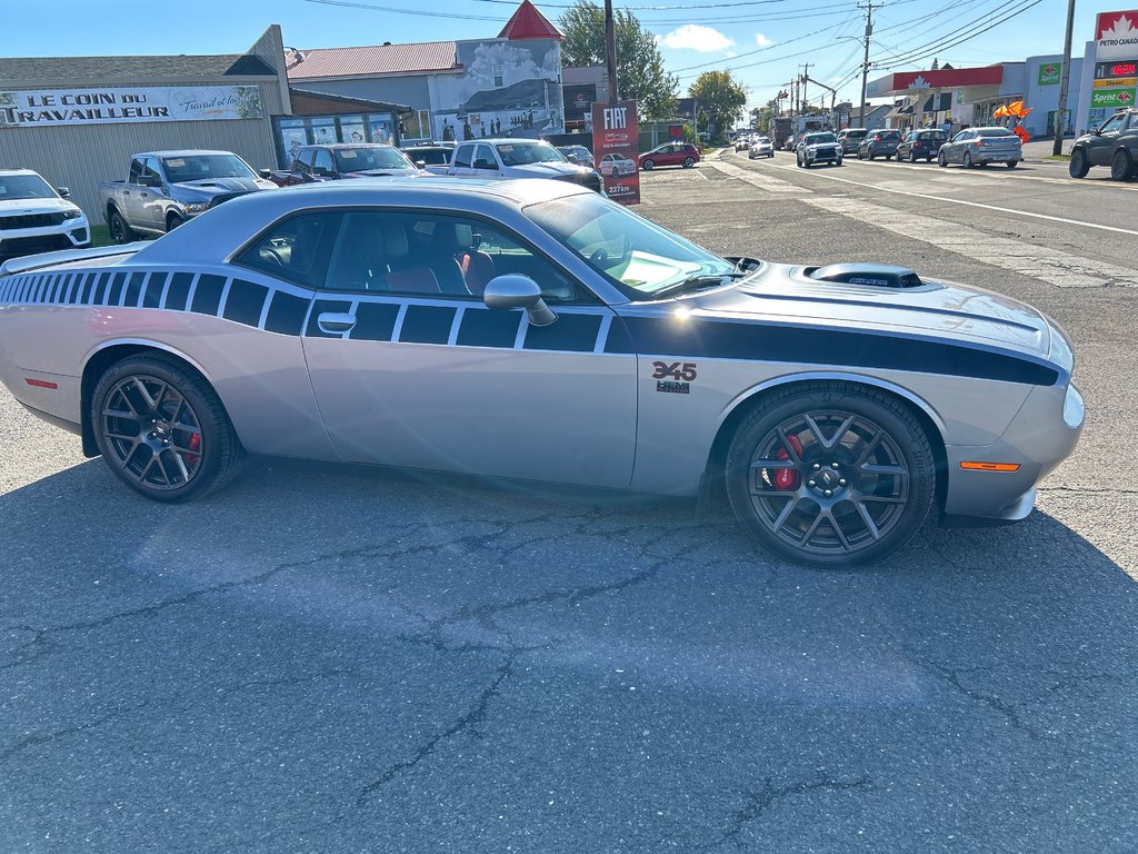 2018  Challenger R/T Shaker in Carleton, Quebec - 4 - w1024h768px